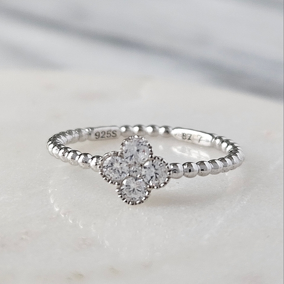 Dainty Minimalist Clover Ring, solid 925 Sterling Silver Charmed Aroma - Picture 4 of 5